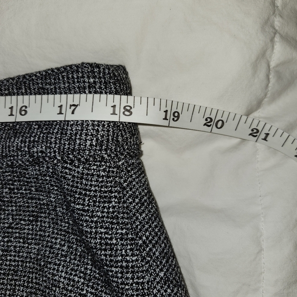 Banana Republic tweed miniskirt with zippered waist, size 14 - Picture 8 of 9